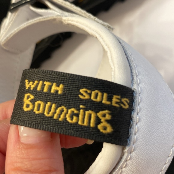 Dr.Martens Blaire Sandal, White,Size 9
The signature pull loop & chunky sole - Picture 9 of 13